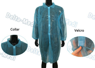 ผ้ากันเปื้อนทิ้งสีน้ำเงินความต้านทานเลือดไม่เป็นพิษกับ 5 Velcro ด้านหน้า